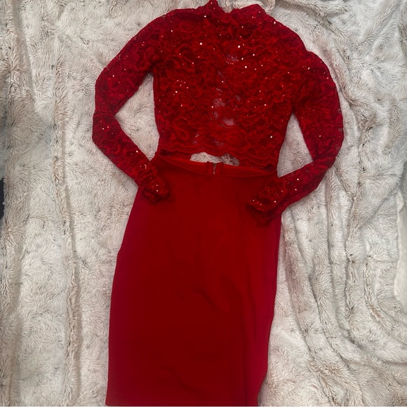 Small red lace fashion nova dress super cute!! Homecoming dance - Picture 5 of 11